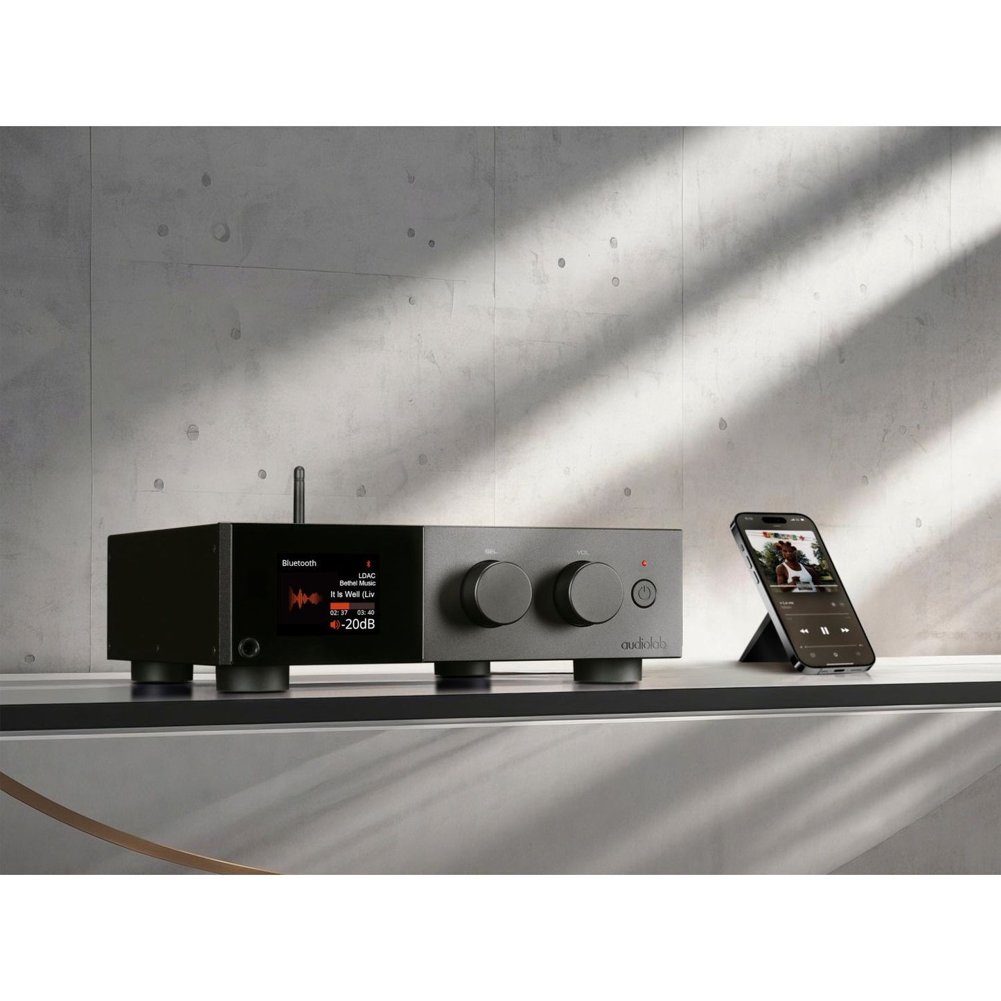 https://www.sarte-audio.com/sites/default/files/imagenes-productos/D9%20Black%20Lifestyle%201_ILOW.jpg